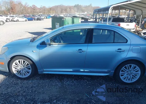 2012 Suzuki Kizashi Sport Sls z USA, uszkodzony, nr VIN JS2RF9A83C6100745